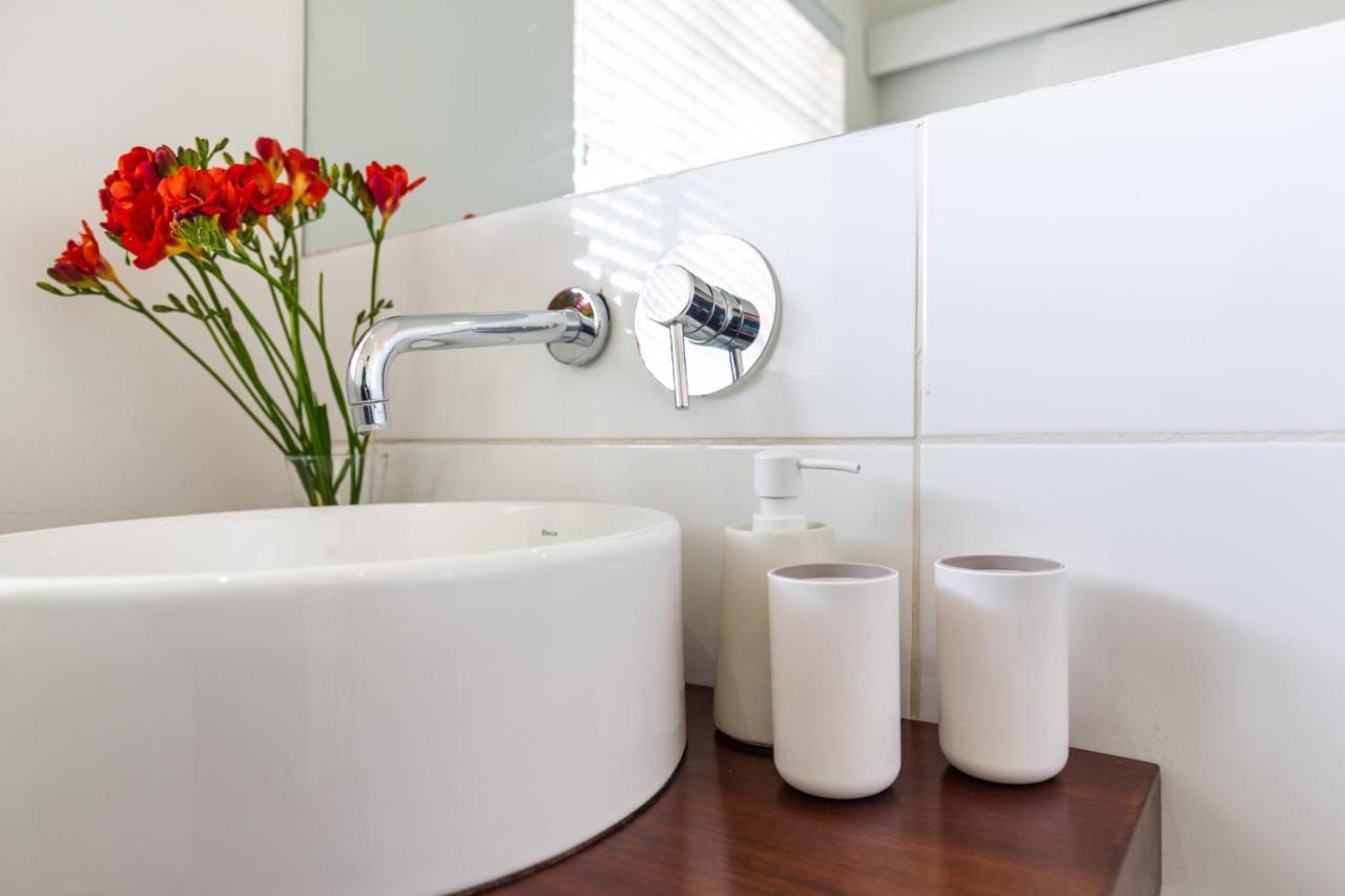 Portswood Mews - Chic White Studio Apartment Green Point Kaapstad Buitenkant foto