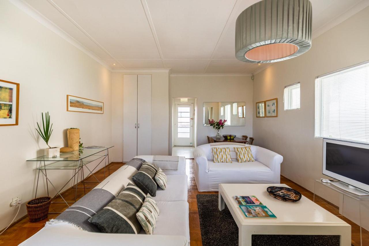 Portswood Mews - Chic White Studio Apartment Green Point Kaapstad Buitenkant foto